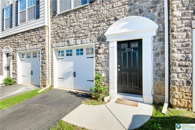 Building Photo - 304 Stonewood Ln