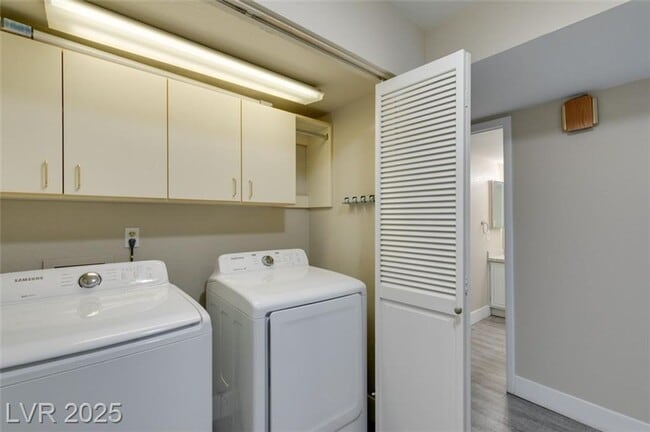 Building Photo - LOCATED IN GATED COMMUNITY JUST MINUTES FR...