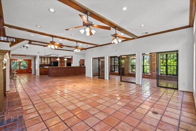 Building Photo - 3415 Bayou Dr E