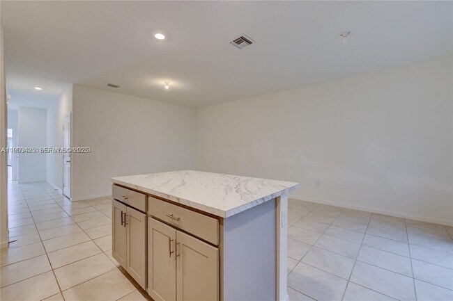 Building Photo - 1170 SW 7th Ct