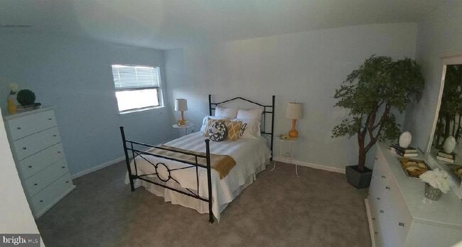 Building Photo - 15 Silverwood Cir