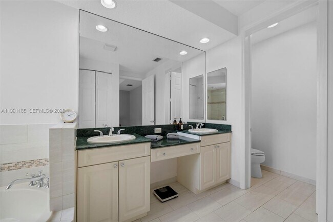 Building Photo - 896 Spinnaker Dr