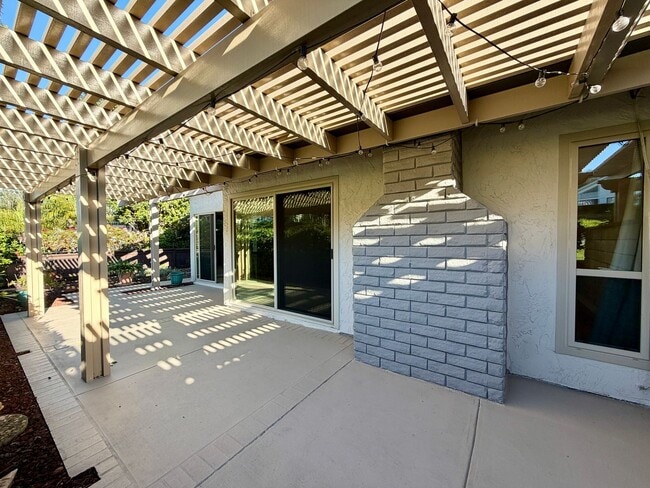 Building Photo - Spacious Three Bedroom in the Sunrise Pointe Community