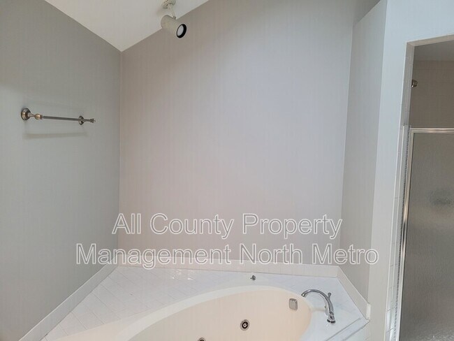 Building Photo - 1406 Defoors Dr NW