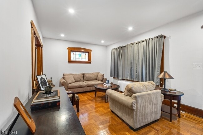 Building Photo - 199 E 7th St