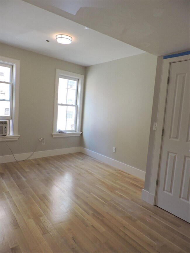 Building Photo - 40 Bow St