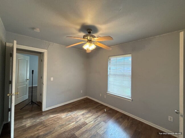 Building Photo - "Welcome Home: Spacious 3-Bed, 2-Bath Corner Lot Oasis in Oklahoma City!"