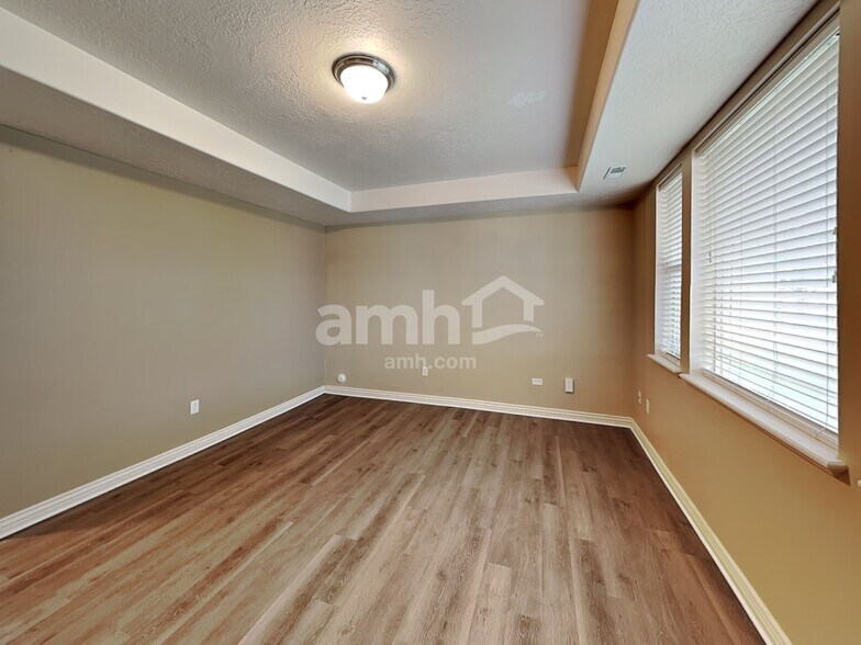 Building Photo - 247 Boston Dr