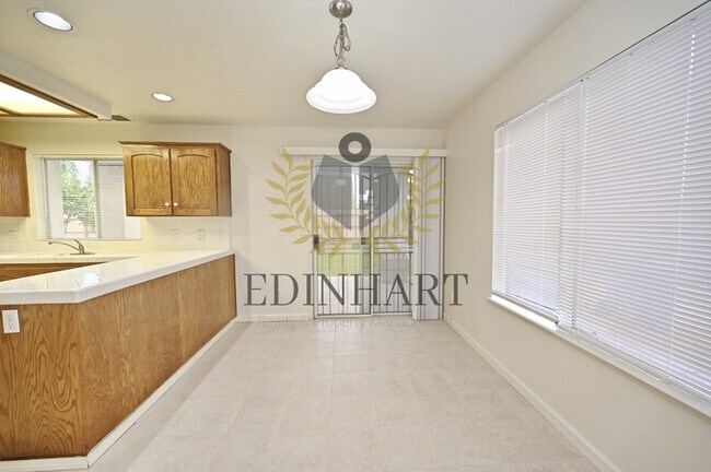 Building Photo - 2233 E Christopher Dr