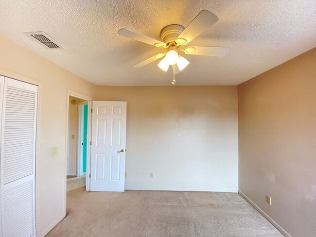 Building Photo - 3708 Molona Dr