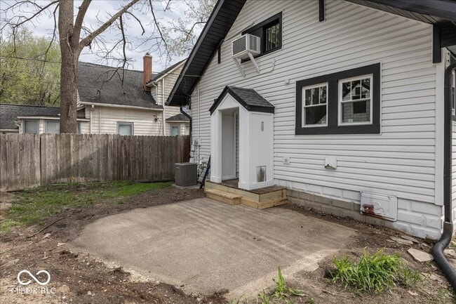 Building Photo - 6144 Winthrop Ave