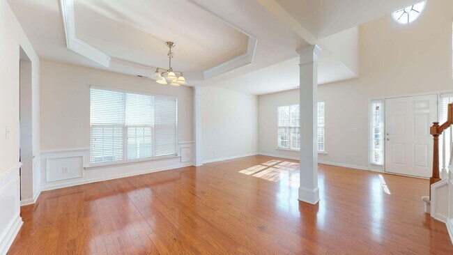 Building Photo - Beautiful 4 Bedroom Home in the vibrant city of Raleigh!
