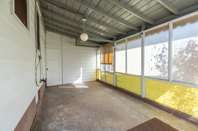 Building Photo - 3323 Alexander Ave