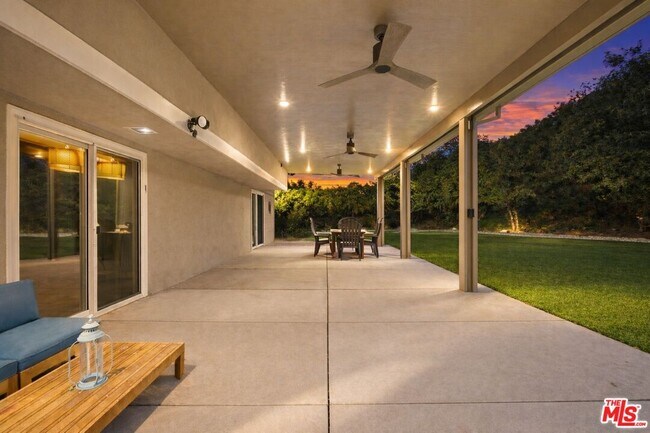 Building Photo - 5500 Blanco Ave