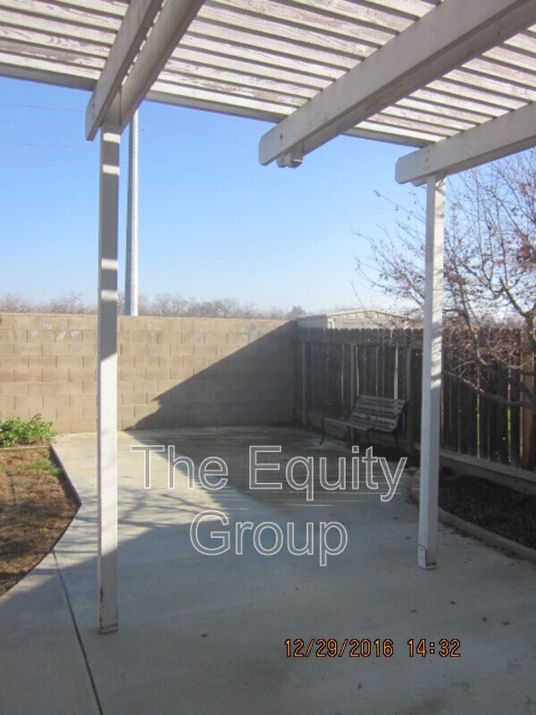 Building Photo - 1100 S Rio Linda St