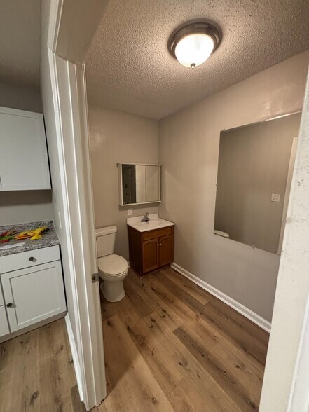 Building Photo - 1522 Main St