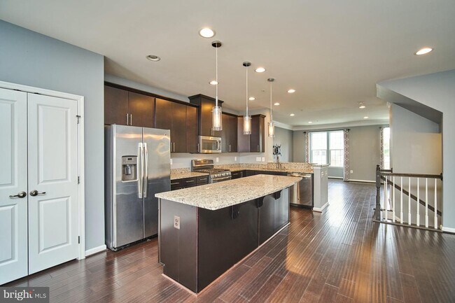 Kitchen - 8126 S Channel Dr