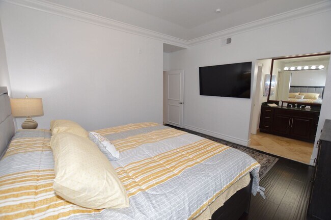 Building Photo - Meridian - Newly Remodeled Luxury Condo Re...