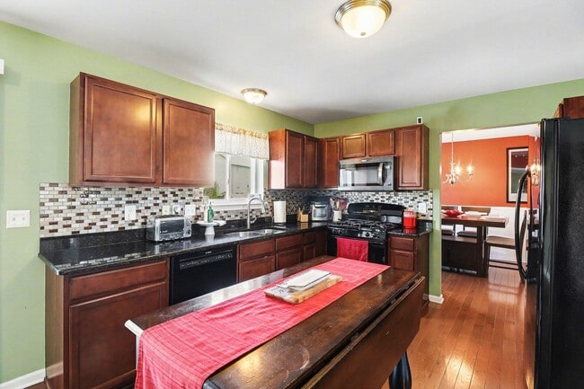 Building Photo - 4315 Center Valley Dr