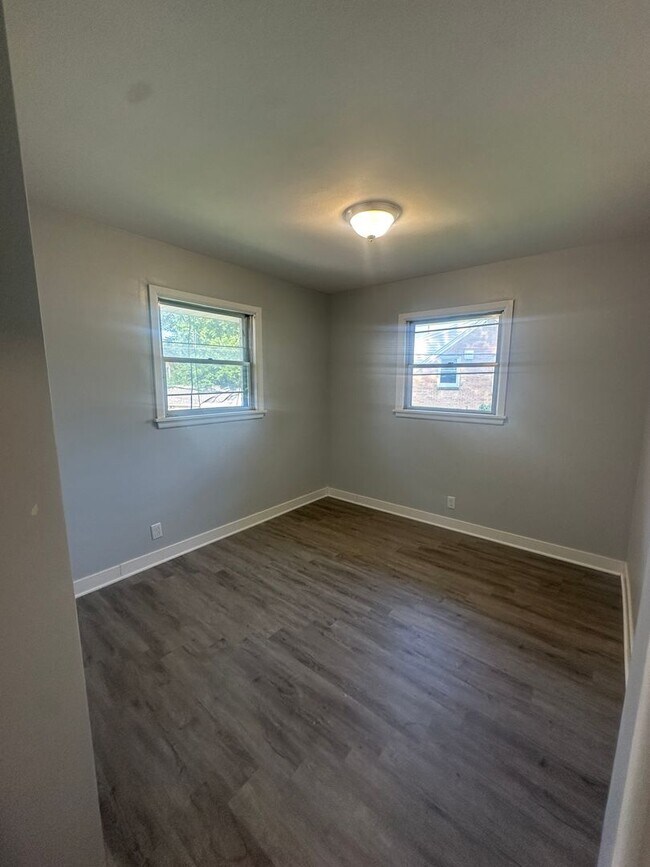 Building Photo - 7230 W Lakefield Dr