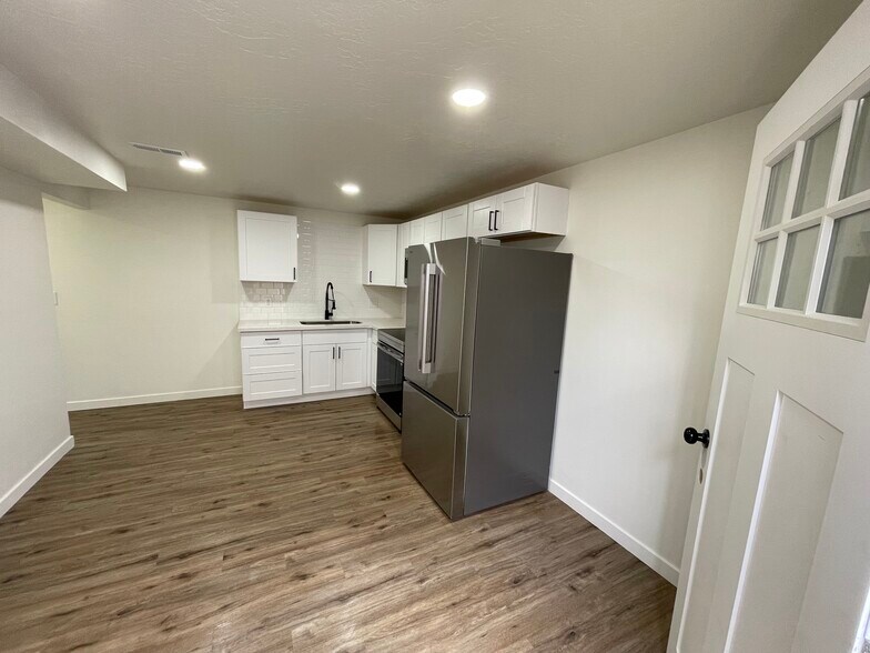 Building Photo - 844 N Basalt