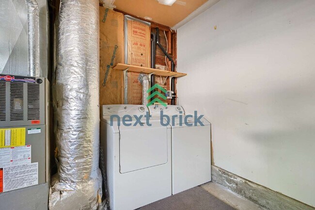 Building Photo - Charming 2-Bedroom Retreat in Bellevue - Cozy Comfort Awaits!