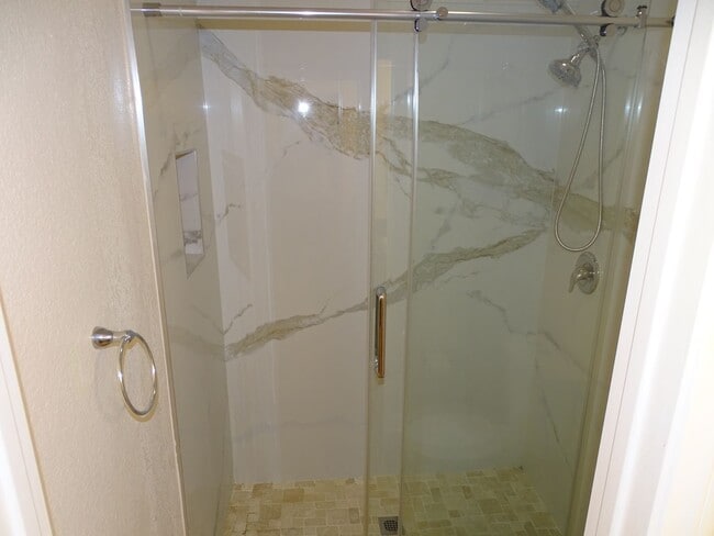 Building Photo - 5 BED Summerlin home w/ 1ST FLOOR BED AND 3/4 BATH