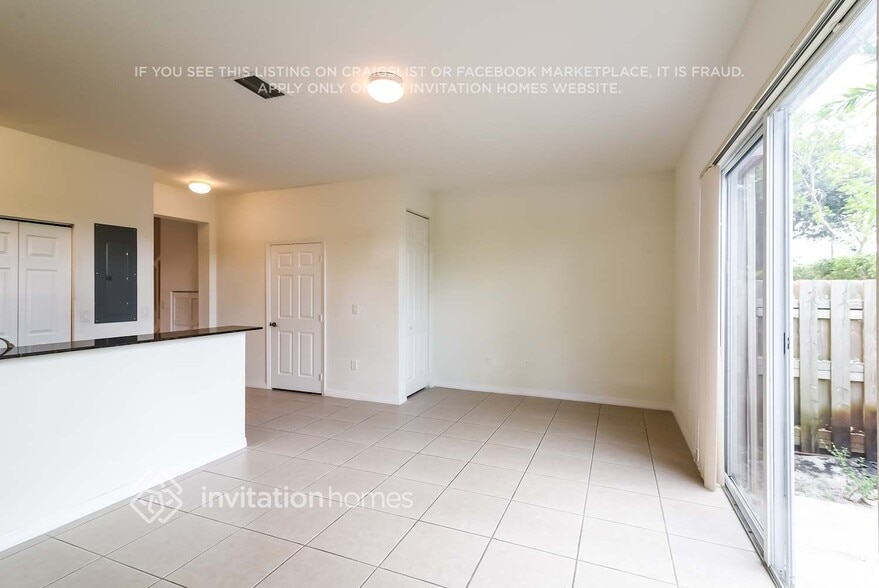 Building Photo - 1823 SW 89th Terrace