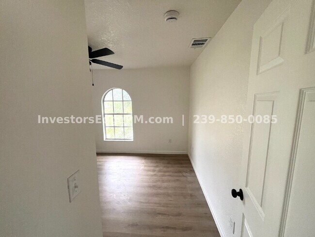 Building Photo - Beautifully Renovated 2BR w/ Loft & Private Deck