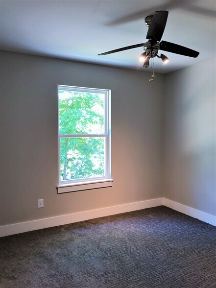 Building Photo - 10673 Brothers Ln