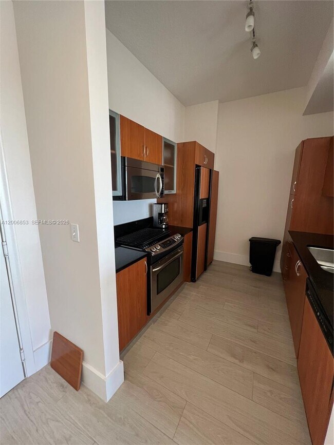 Building Photo - 18800 NE 29th Ave