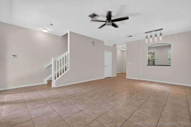 Building Photo - 158 W Thatch Palm Cir