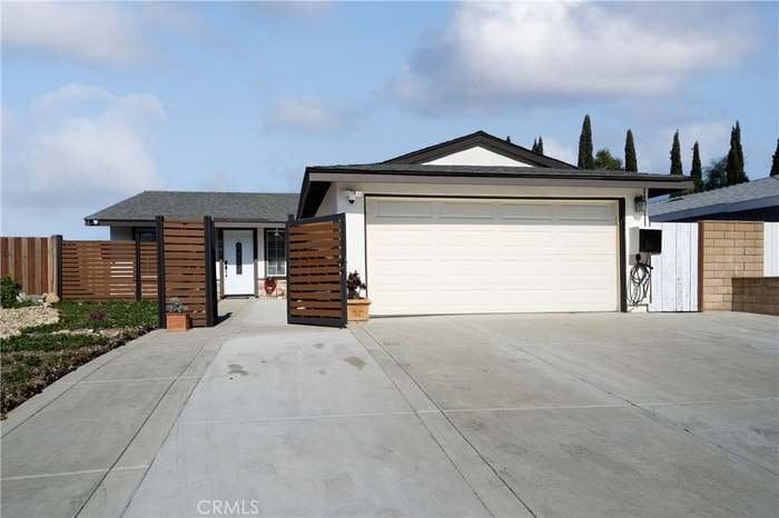Building Photo - 3986 Valle Vista Dr