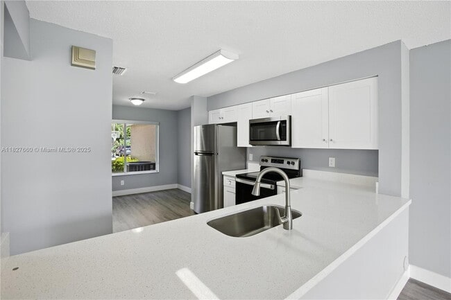 Building Photo - 1723 SW 109th Terrace