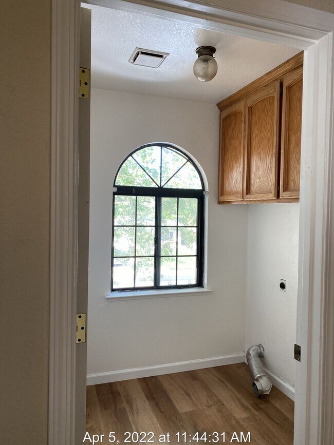 Building Photo - Large Corner Lot