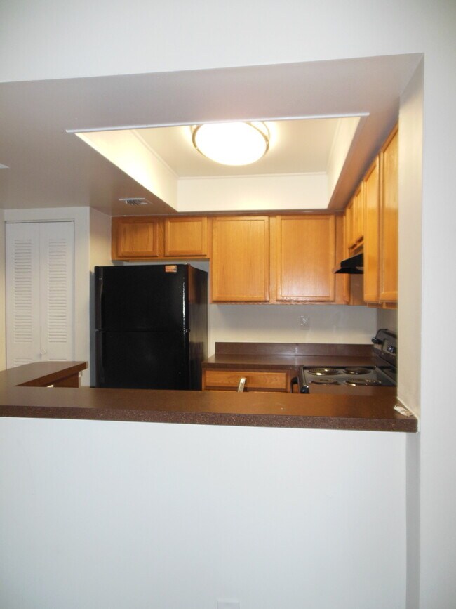 Building Photo - ONE BEDROOM ONE BATHROOM!! WATERFRONT COMMUNITY!