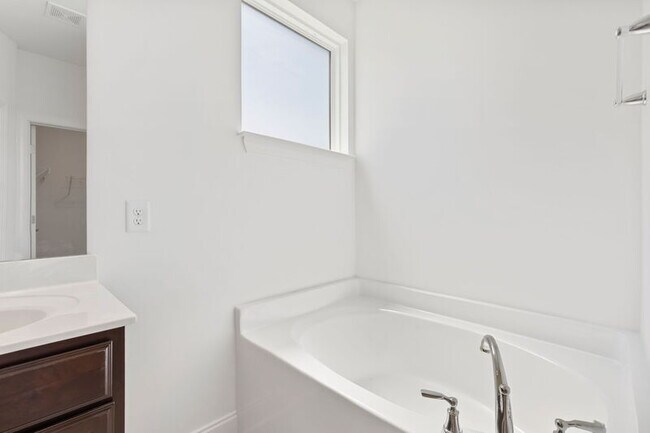 Building Photo - 429 Guethlein Dr