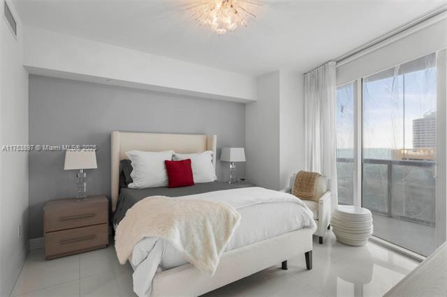 Building Photo - 495 Brickell Ave