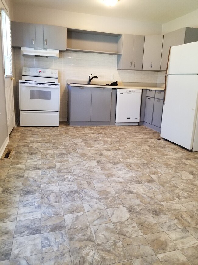 Building Photo - Beautifully redone 3 bedroom home in Grandview
