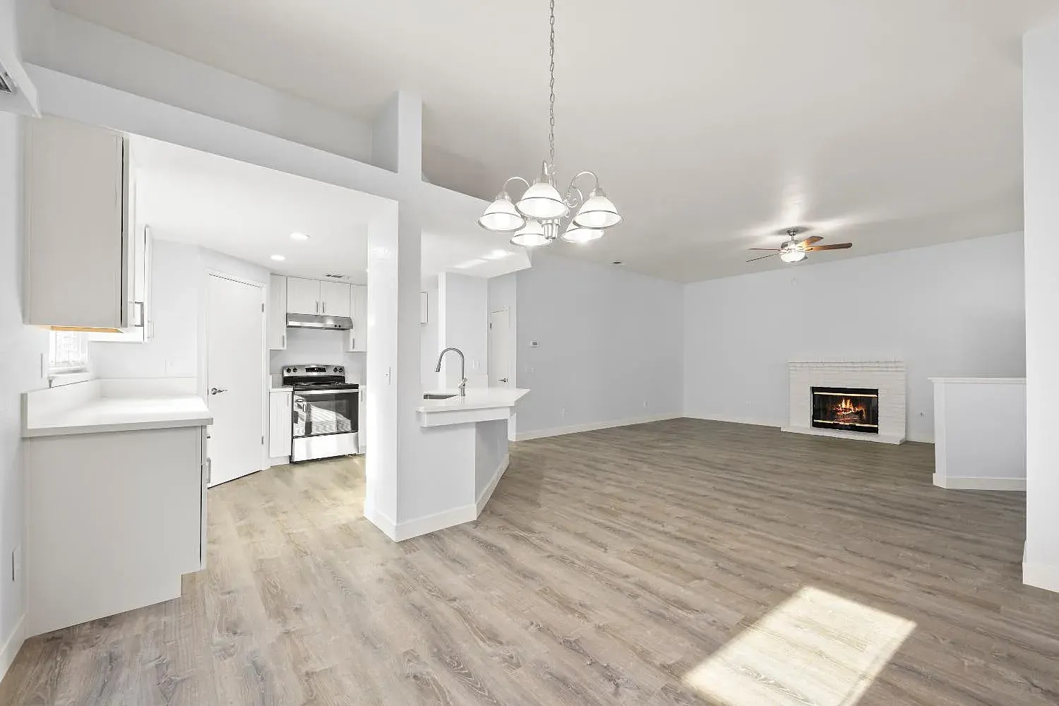 Building Photo - 6643 Laguna Park Dr