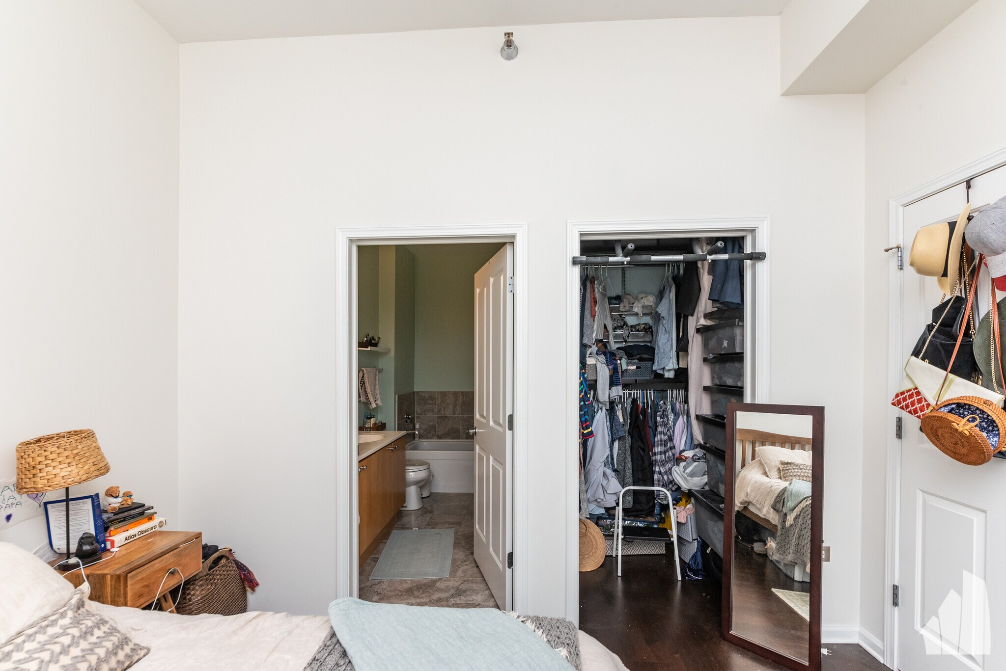 Building Photo - 1464 S MICHIGAN Ave