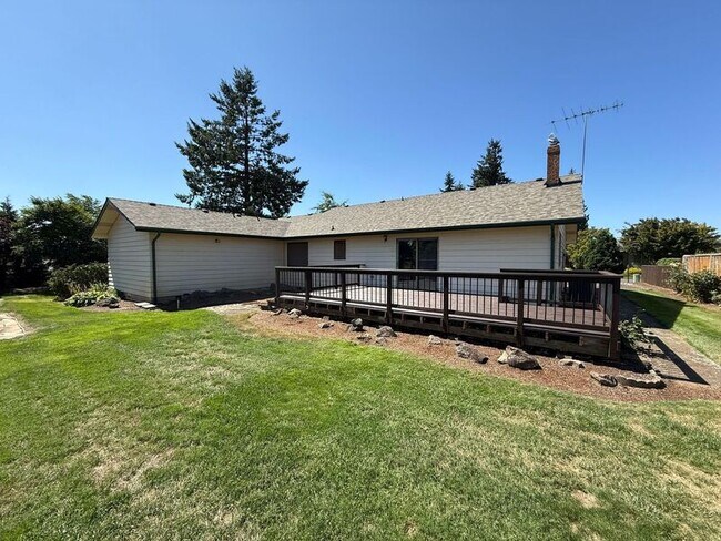 Building Photo - 460 SE Conifer Pl