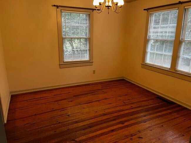 Building Photo - Beautiful 3 Bedroom/2 Bath Home Off Baytree!