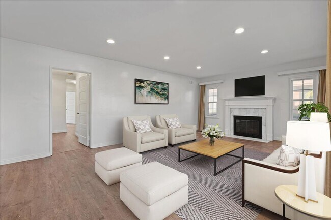 Building Photo - 336 W Hillcrest Blvd