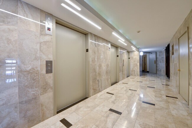 Building Photo - 232 Harmon Cove Tower