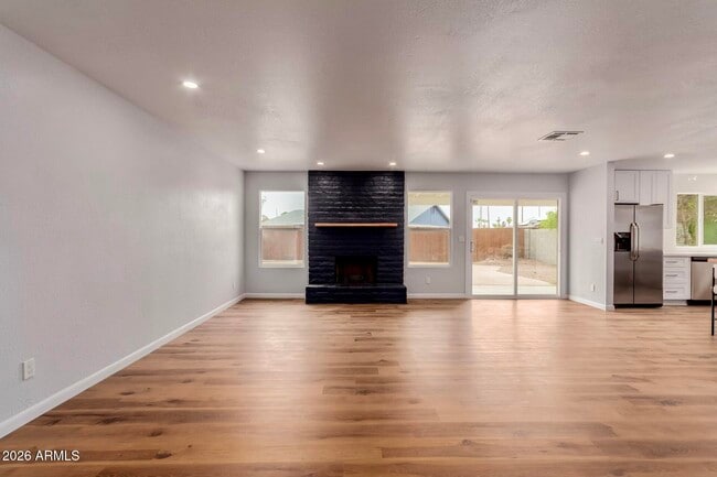 Building Photo - 10705 E Mercer Ln