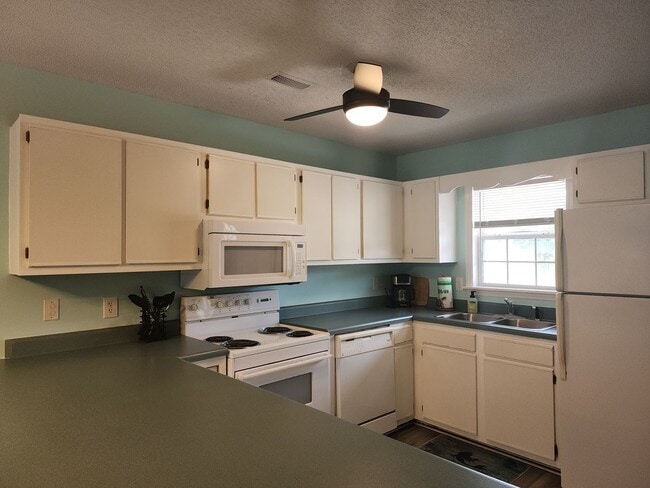 Building Photo - Welcome to our charming townhouse in Pelle...