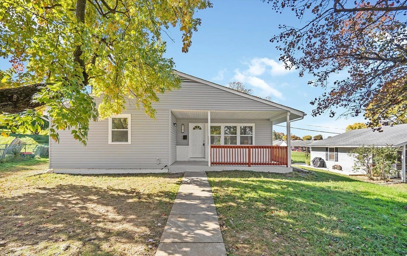 Building Photo - 143 Greenmeadow Dr
