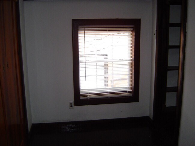 Building Photo - 219 Stratford St