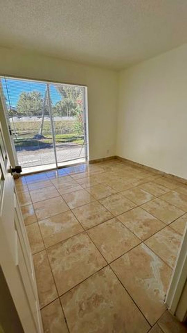 Building Photo - 141 Plumage Ln